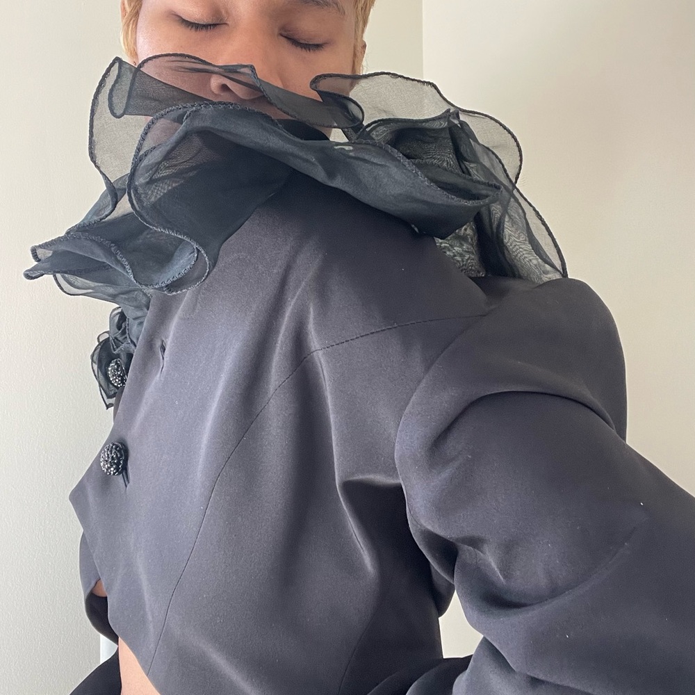 Vintage Ruffled collar blouse - Picture 4 of 5